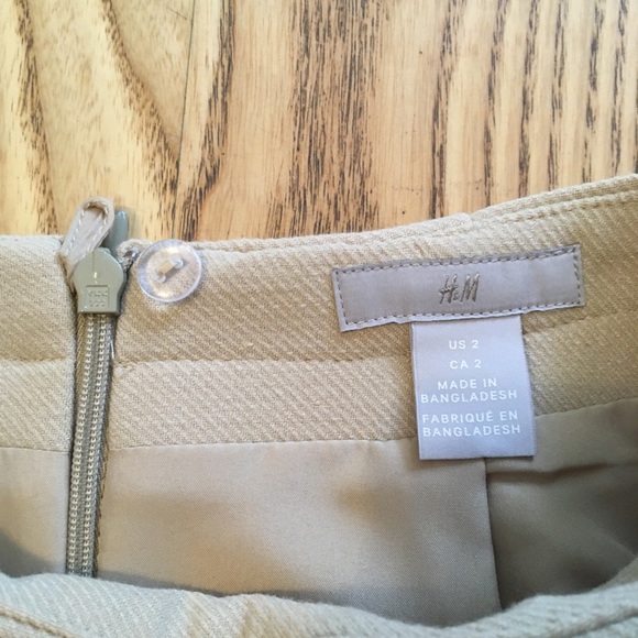 H&M Khaki Skirt. Size 2. Never worn, just sat in closet. - Picture 4 of 5